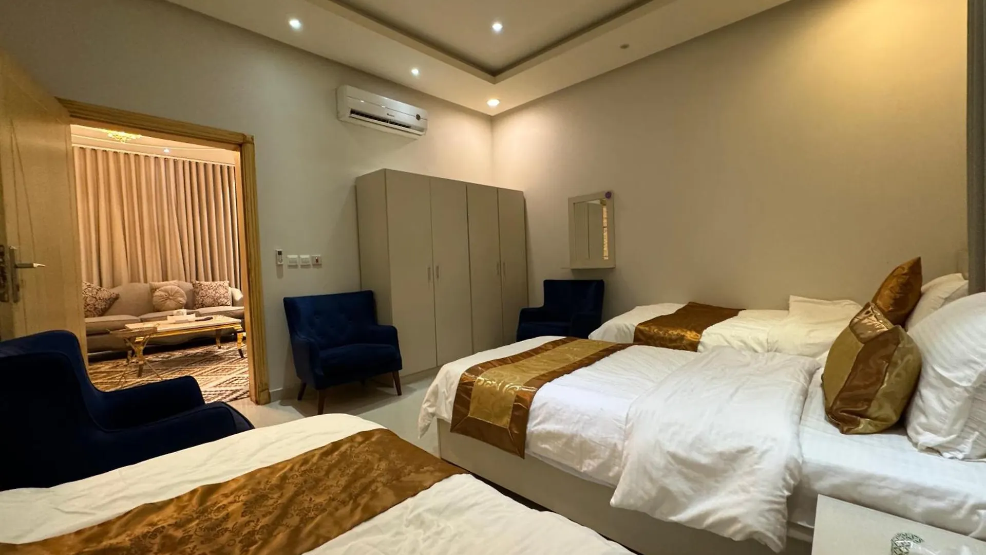 شقة ارضية مدخل خاص ٤ غرف نوم النرجس ١ Riyadh